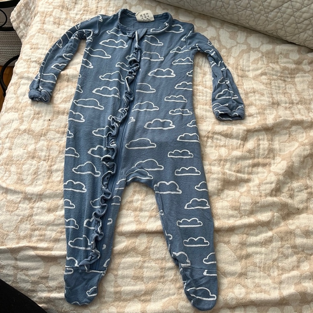 SpearmintLOVE bamboo ruffle footie